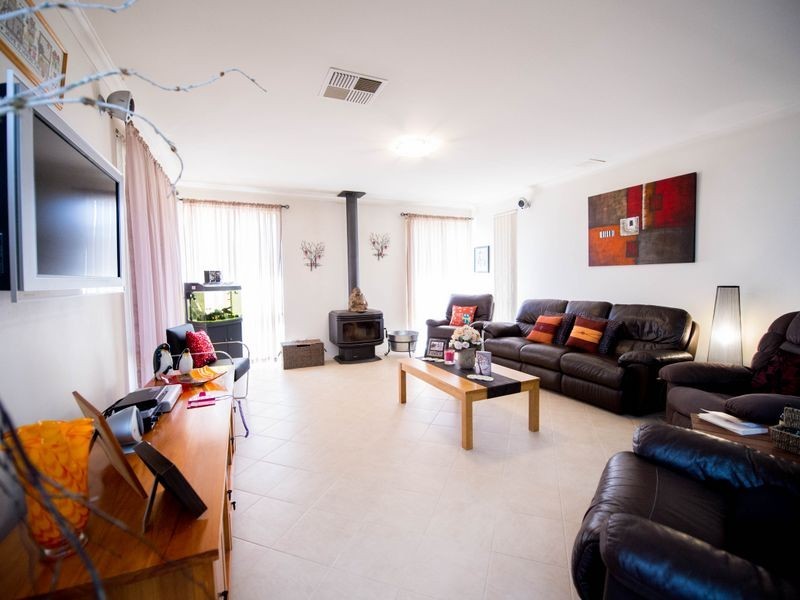 16 Tanzanite Road, Australind WA 6233