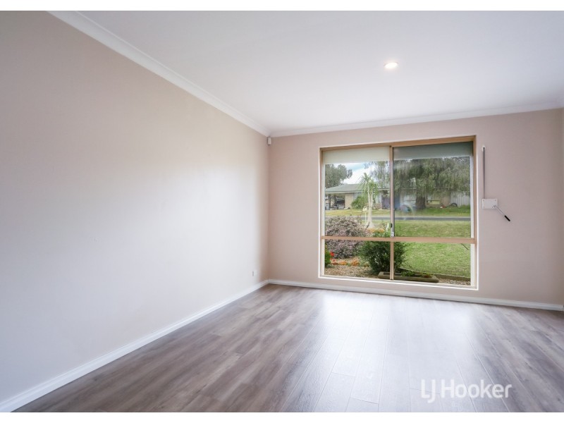 24 Lockwood Crescent, Withers WA 6230