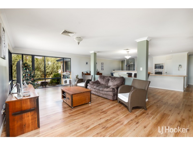 6 Buckingham Way, Collie WA 6225