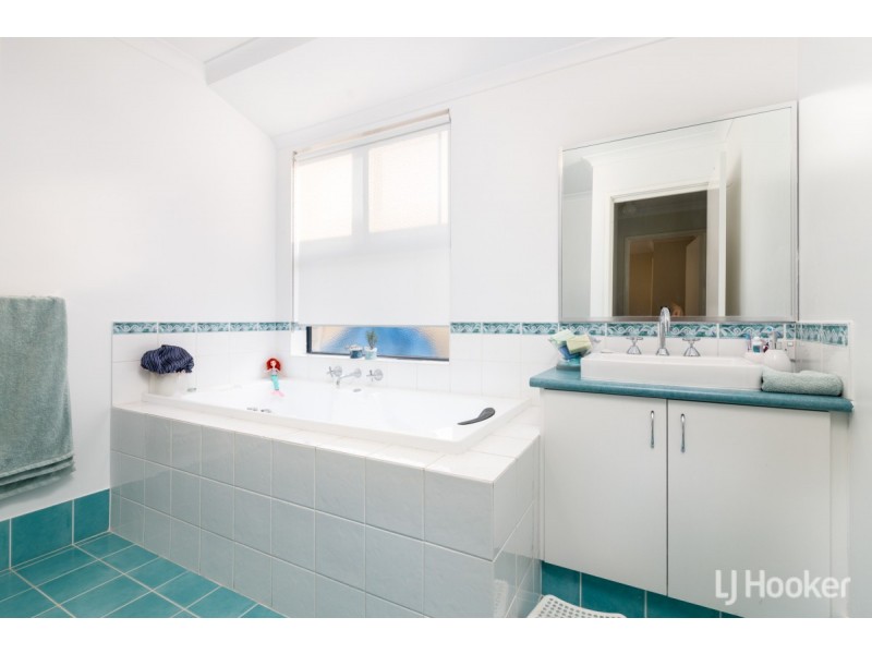 6 Buckingham Way, Collie WA 6225