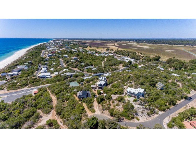 12 Gwenydd Way, Peppermint Grove Beach WA 6271