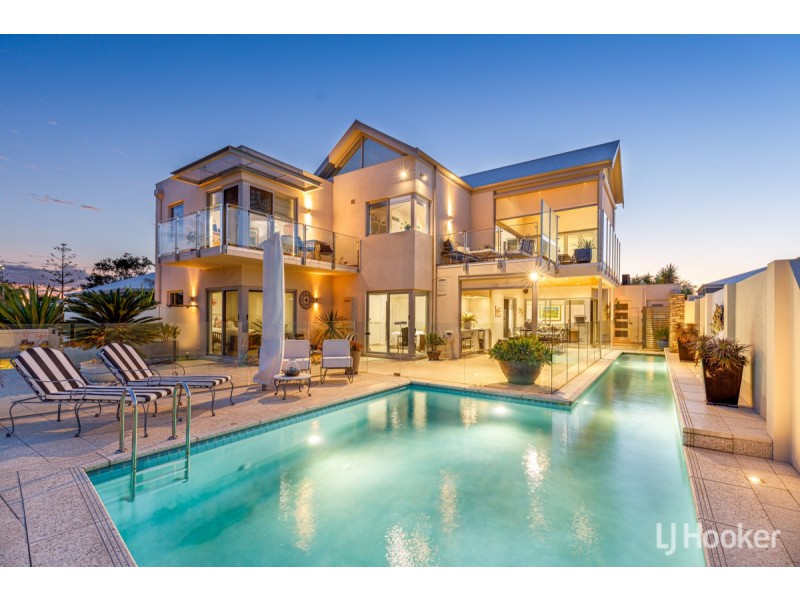 8 Portofino Crescent, Pelican Point WA 6230