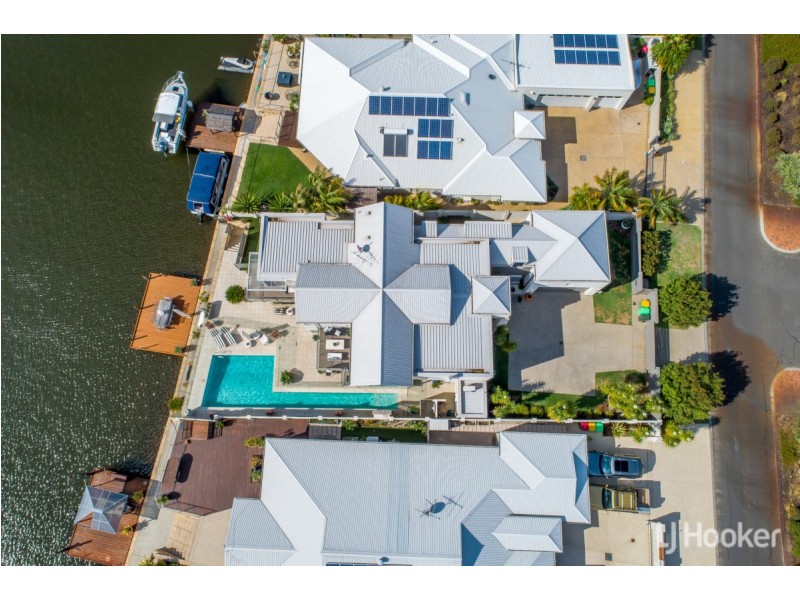 8 Portofino Crescent, Pelican Point WA 6230