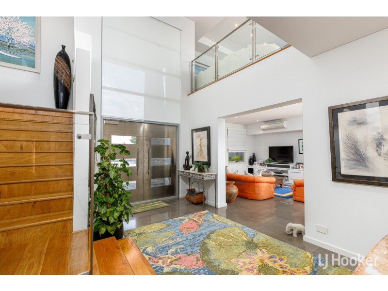 8 Portofino Crescent, Pelican Point WA 6230