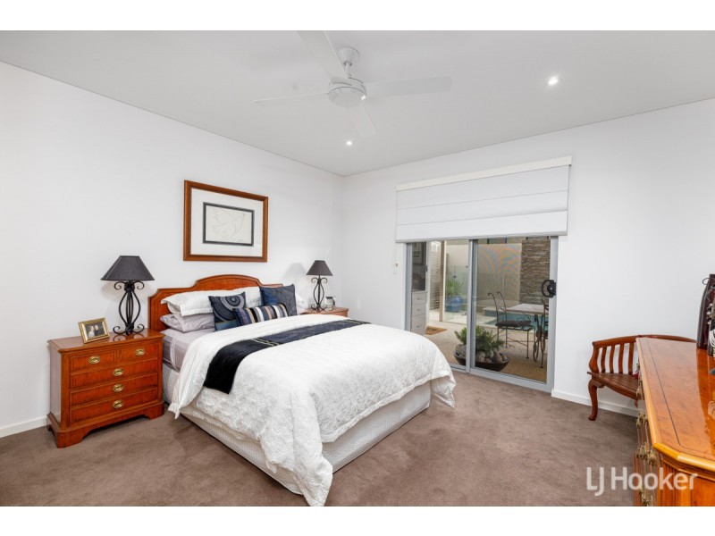 8 Portofino Crescent, Pelican Point WA 6230