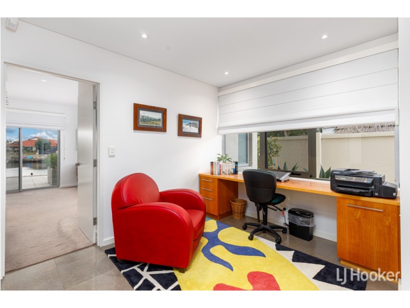 8 Portofino Crescent, Pelican Point WA 6230