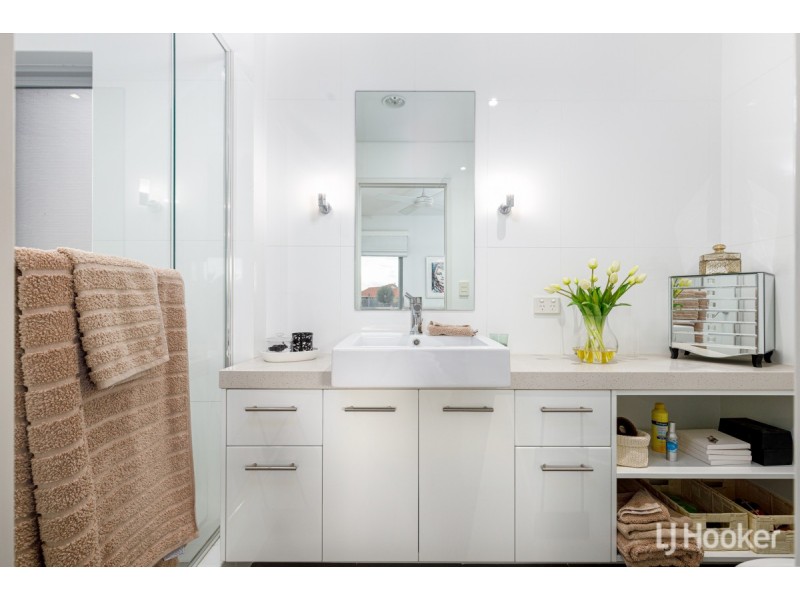 8 Portofino Crescent, Pelican Point WA 6230