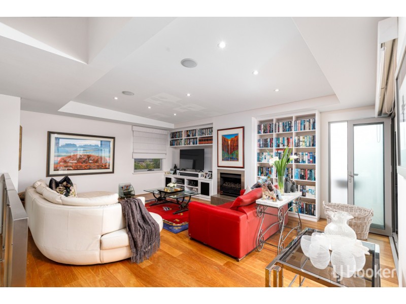 8 Portofino Crescent, Pelican Point WA 6230