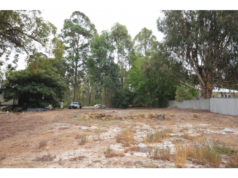 24 Bickerton Street, Collie WA 6225