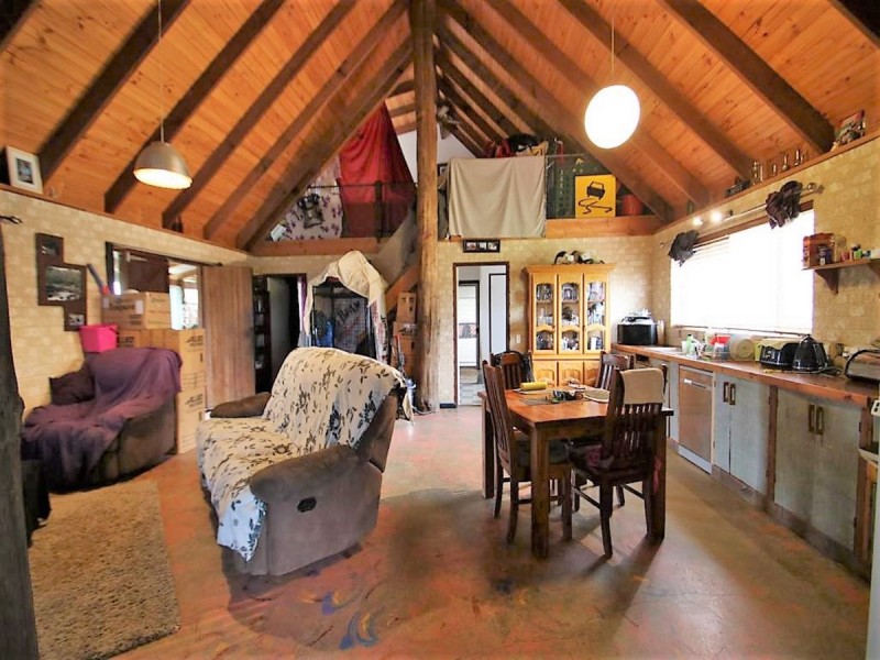 10 Dixon Avenue, Wokalup WA 6221