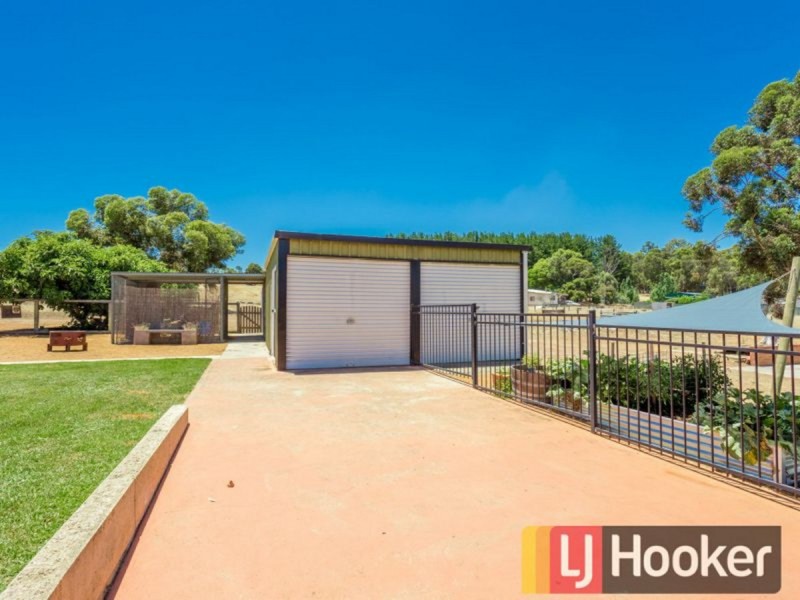 8 Laurie Street, Collie WA 6225