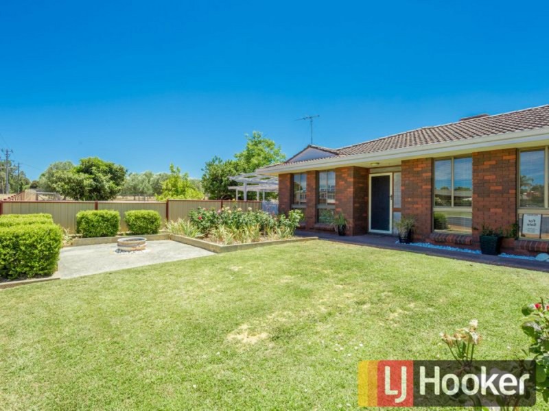 8 Laurie Street, Collie WA 6225
