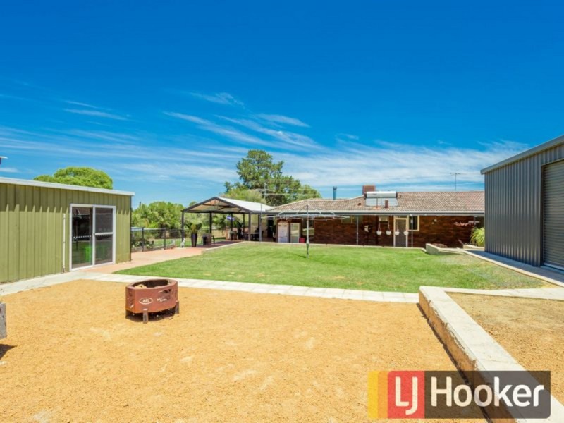 8 Laurie Street, Collie WA 6225