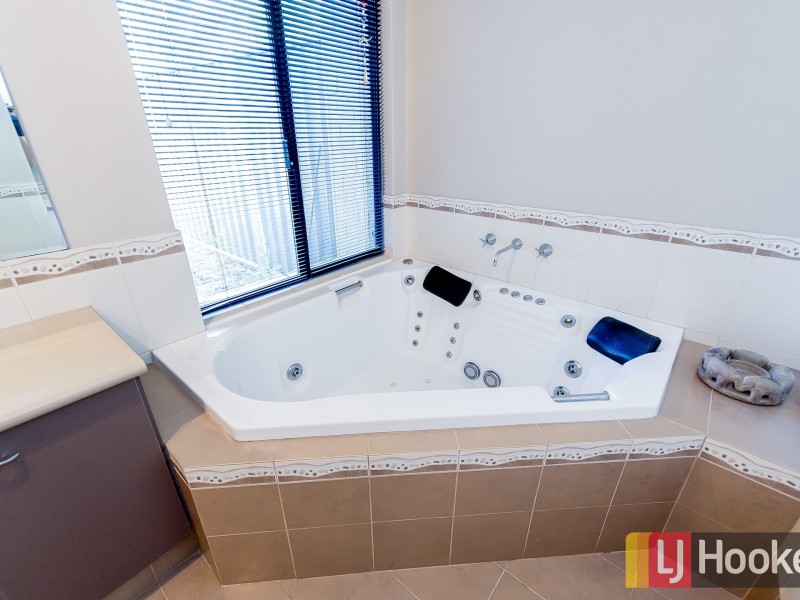 5 Midas Street, Carey Park WA 6230