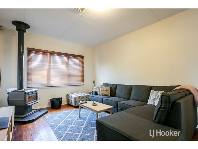 60 Deakin Street, Collie WA 6225