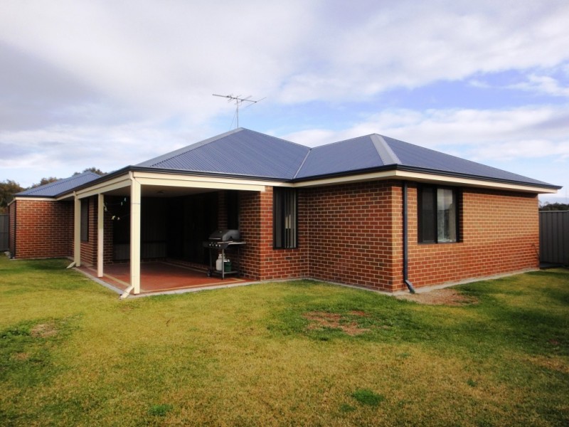 54 Blue Wren Drive, Eaton WA 6232