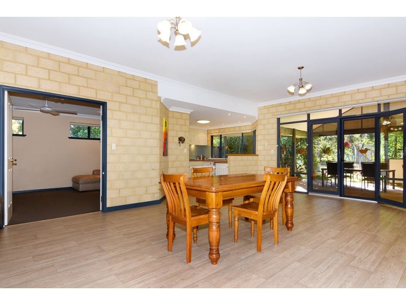 54 Roberts Road, Leschenault WA 6233