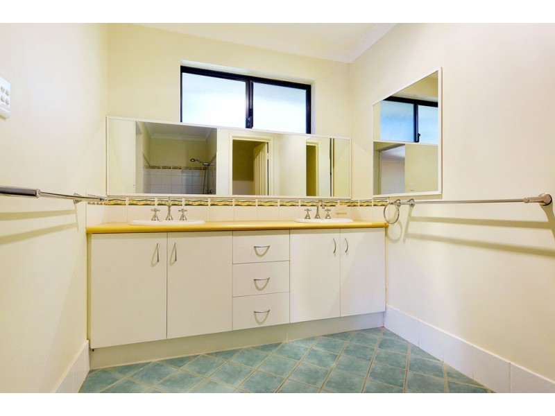 54 Roberts Road, Leschenault WA 6233