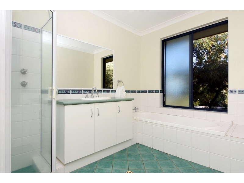 54 Roberts Road, Leschenault WA 6233