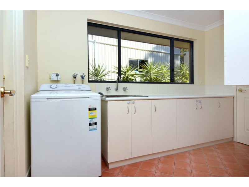 54 Roberts Road, Leschenault WA 6233