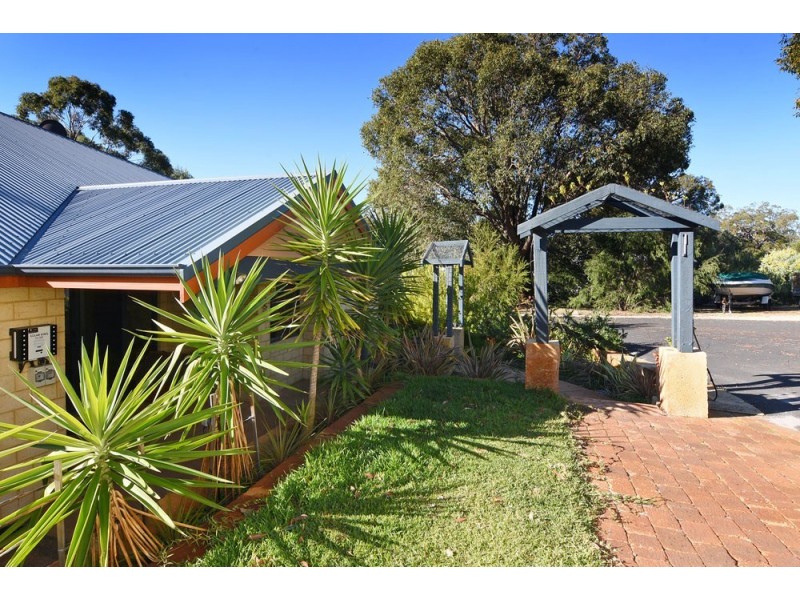 54 Roberts Road, Leschenault WA 6233