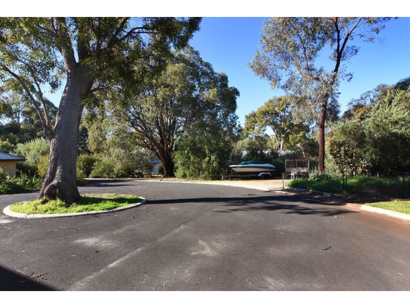 54 Roberts Road, Leschenault WA 6233