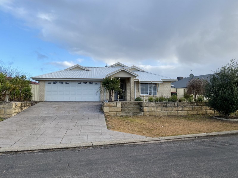 8 Jacaranda Loop, Collie WA 6225