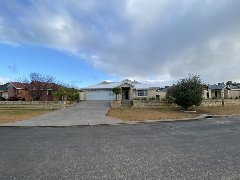 8 Jacaranda Loop, Collie WA 6225