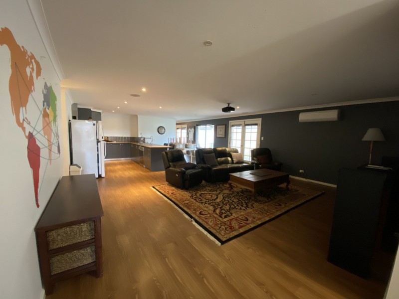 8 Jacaranda Loop, Collie WA 6225