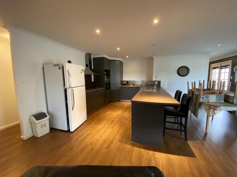 8 Jacaranda Loop, Collie WA 6225