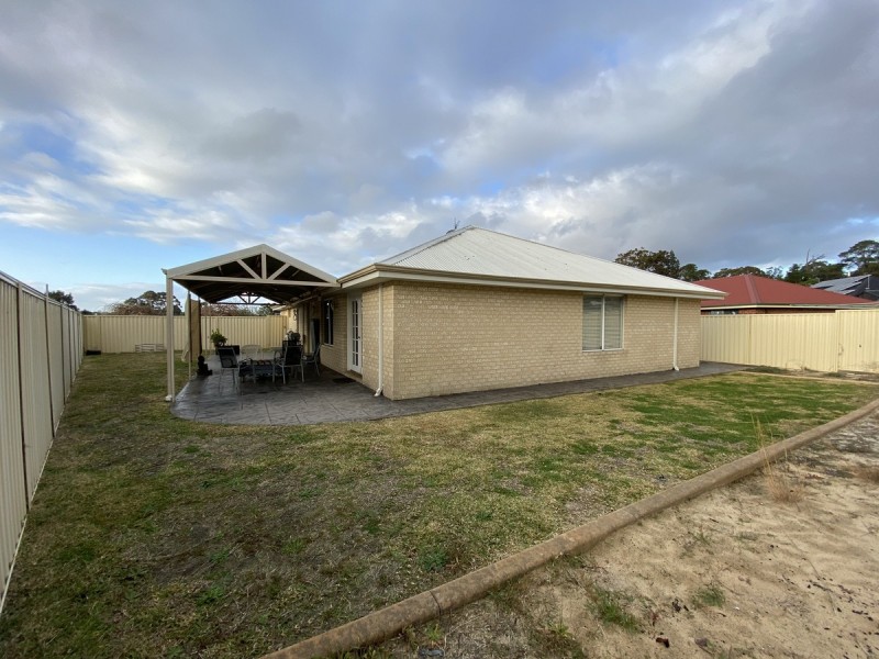 8 Jacaranda Loop, Collie WA 6225
