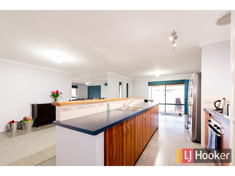 8 Wandoo Road, Dalyellup WA 6230