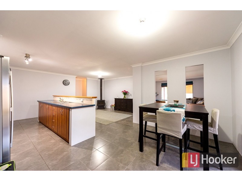 8 Wandoo Road, Dalyellup WA 6230