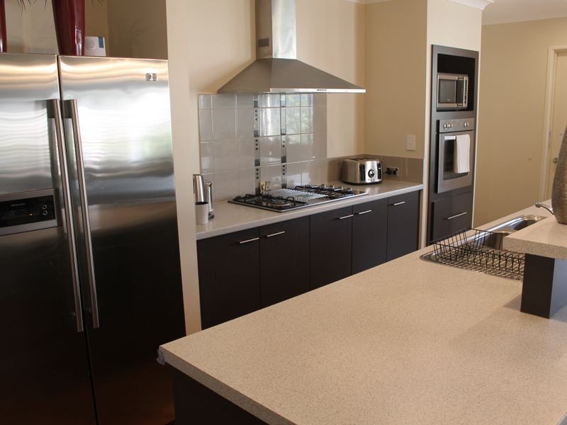 62 Barton Drive, Australind WA 6233