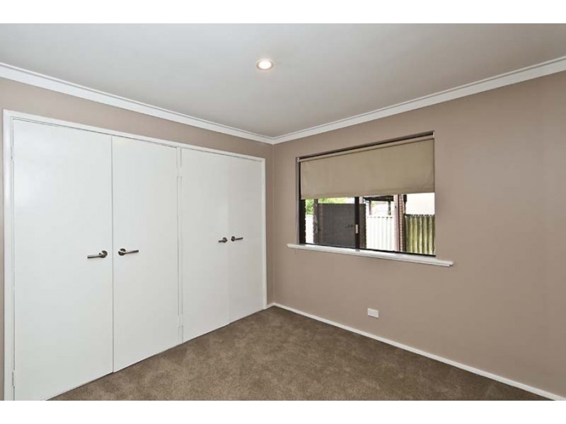 6 Beechcroft Place, Camillo WA 6111