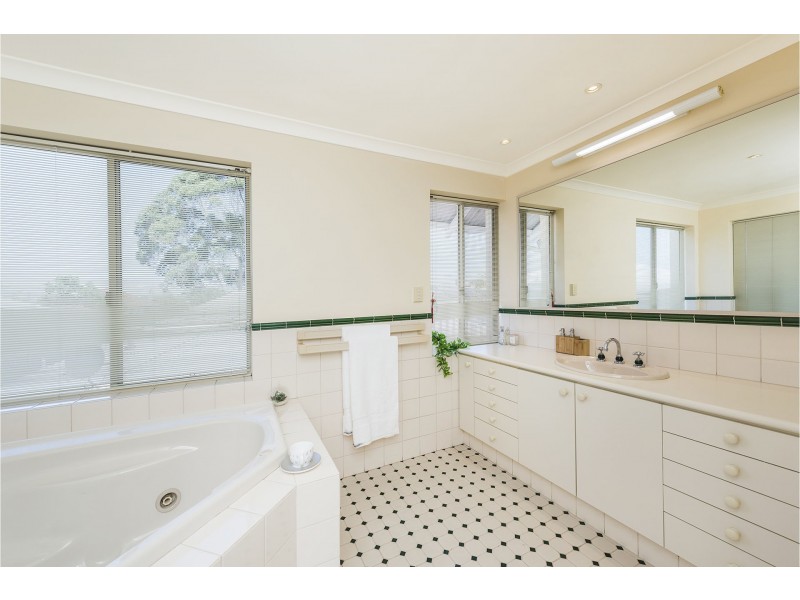 13 Rosebery Street, Bayswater WA 6053