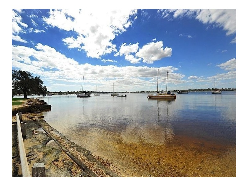 2 The Coombe, Mosman Park WA 6012