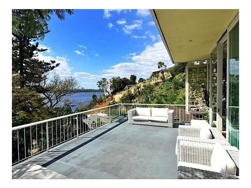 2 The Coombe, Mosman Park WA 6012