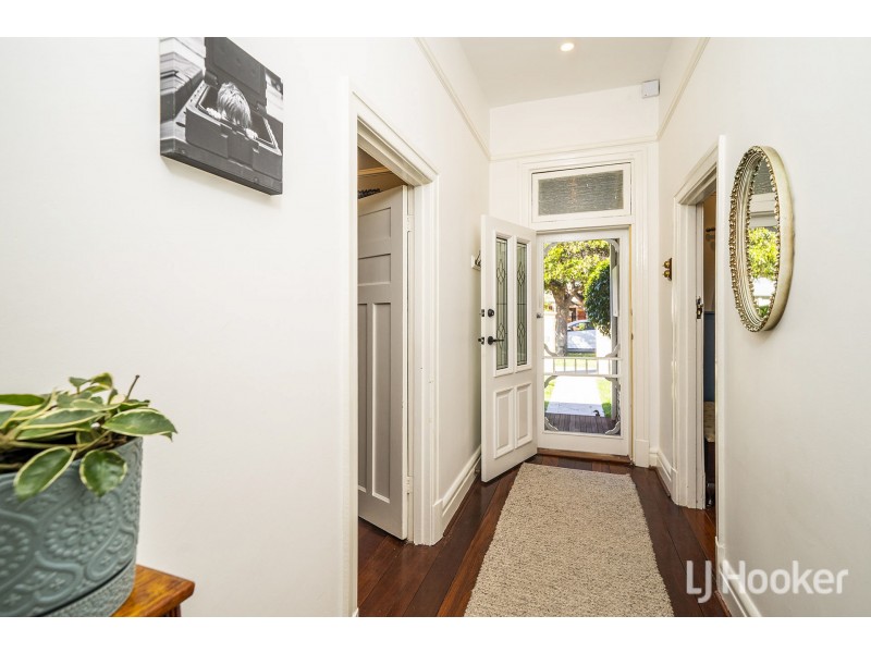 105 Tenth Avenue, Inglewood WA 6052
