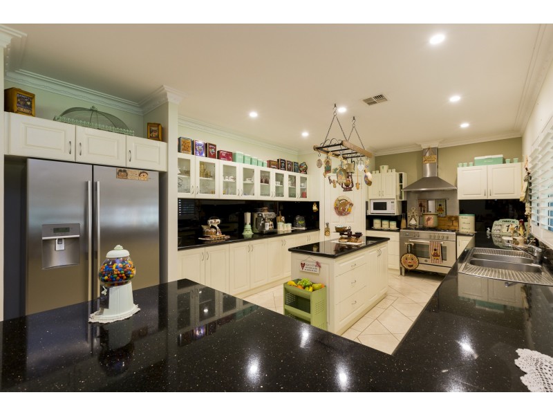 3 Braddock Road, Wellard WA 6170