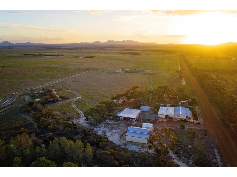 221 Jones Road, Hopetoun WA 6348