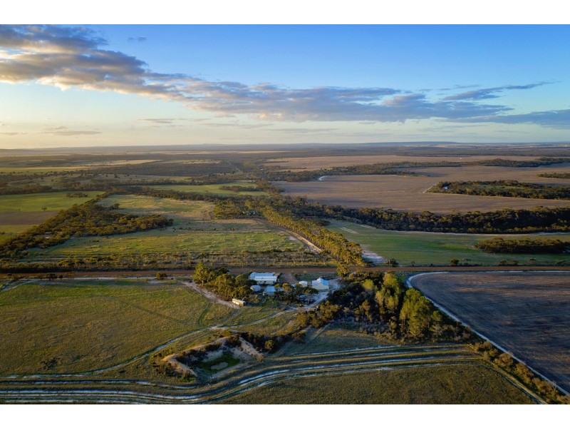 221 Jones Road, Hopetoun WA 6348