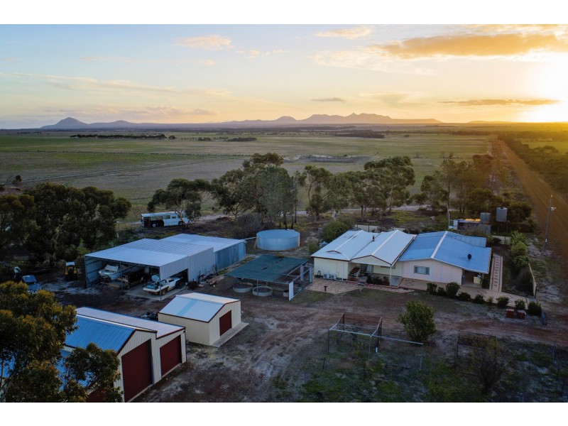 221 Jones Road, Hopetoun WA 6348