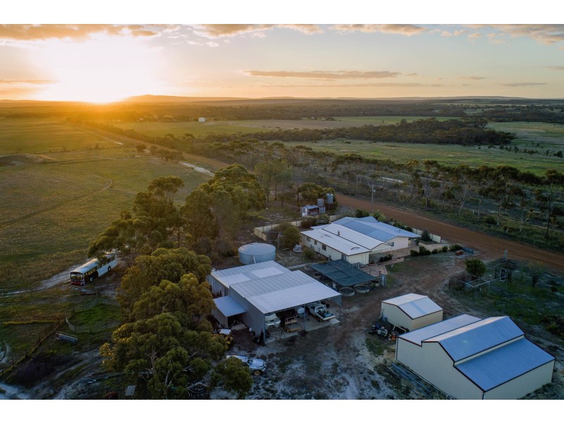 221 Jones Road, Hopetoun WA 6348