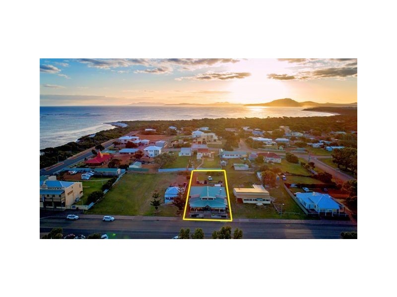 19 Veal Street, Hopetoun WA 6348