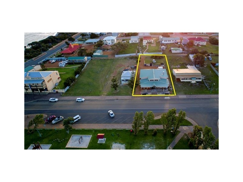 19 Veal Street, Hopetoun WA 6348