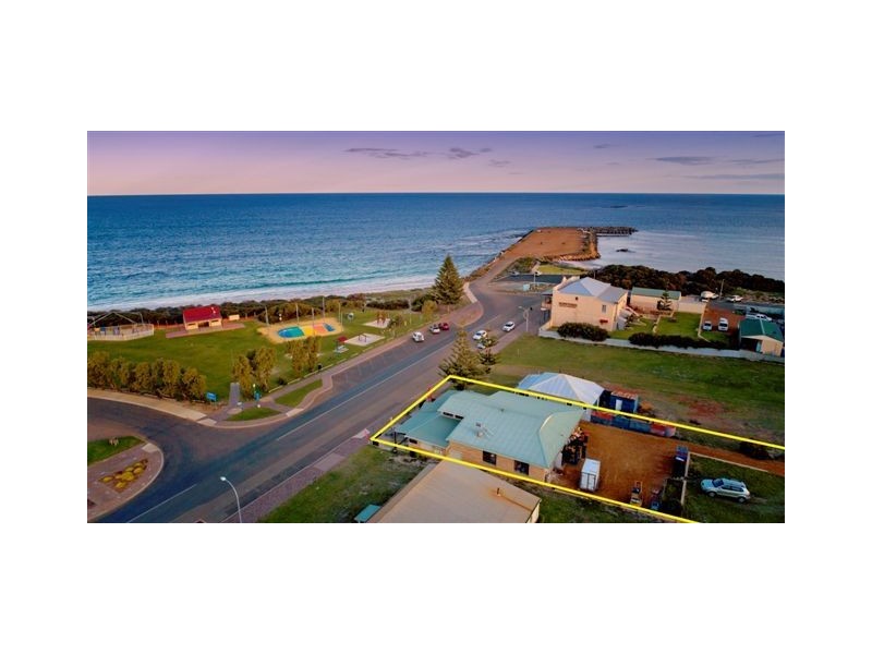 19 Veal Street, Hopetoun WA 6348