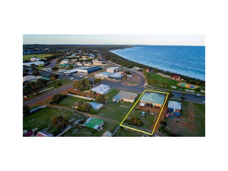 19 Veal Street, Hopetoun WA 6348