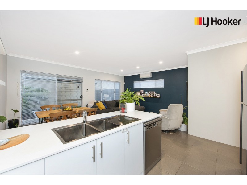 114 Whadjuk Drive, Hammond Park WA 6164