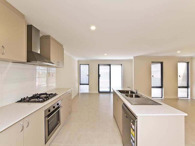 8 Venus Lane, Wandi WA 6167